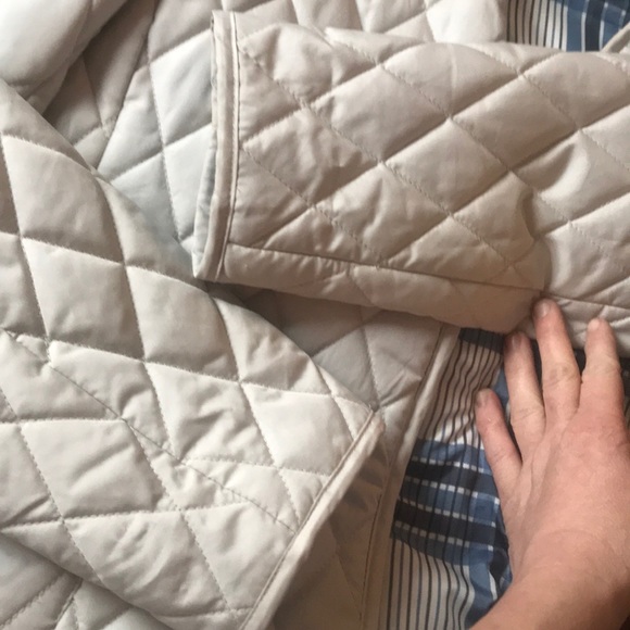 Tommy Hilfiger Quilted Style Coat w/ Plaid Lining - Picture 12 of 14